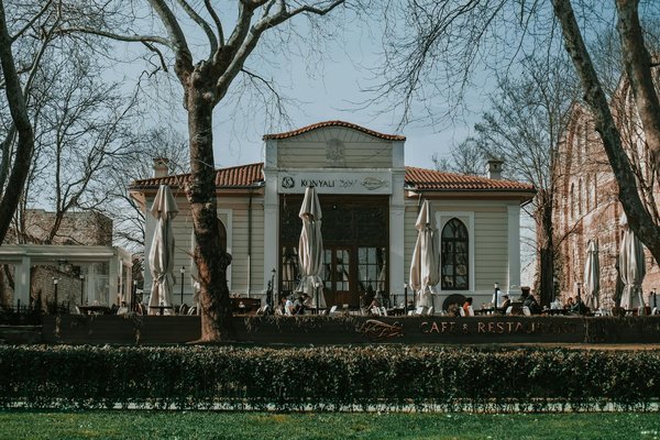 Where can you participate in a guided ghost walk of the historic streets of Edinburgh?