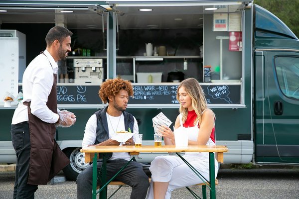 What are the best holiday rentals in the UK for attending food truck festivals?